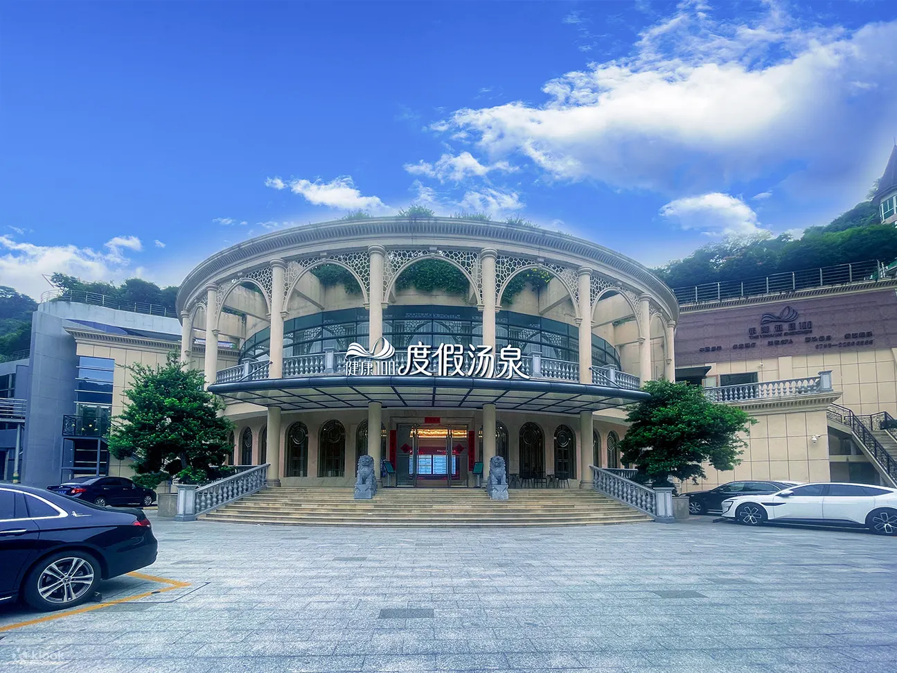 居银湖之间，阅山城水舍